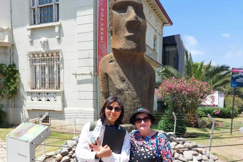Museu Fonck e a estátua de um Moai