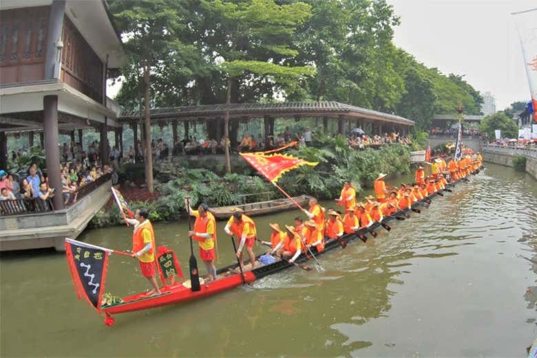 Barco na Baía de Lychee