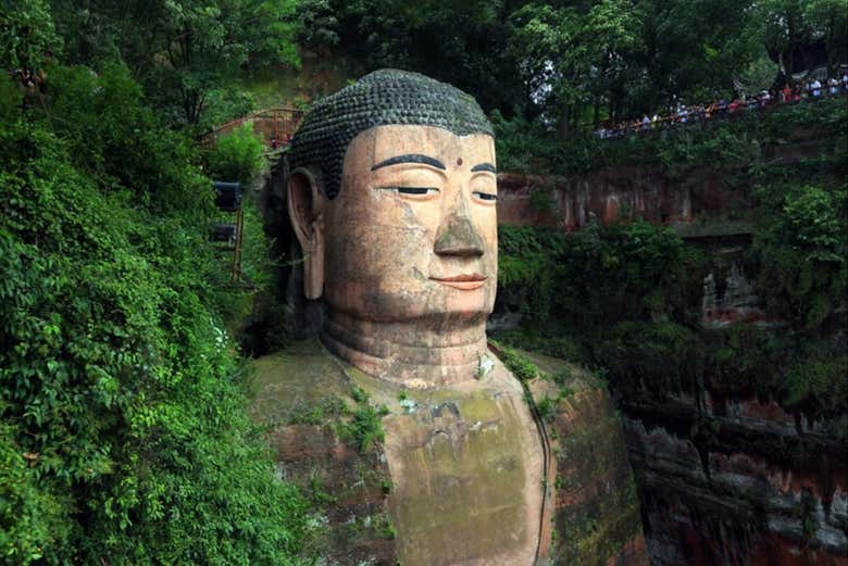 El Gran Buda de Leshan, una colosal estatua tallada en roca