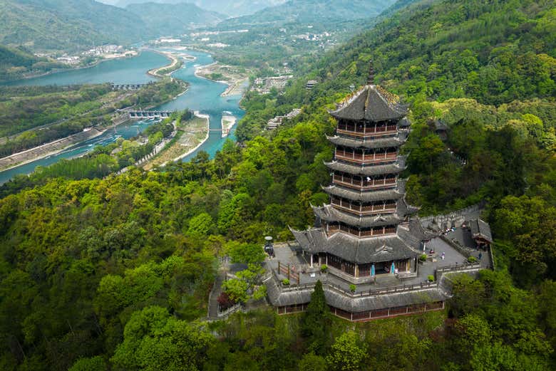 Join us on this day trip to Mount Qingcheng and Dujiangyan