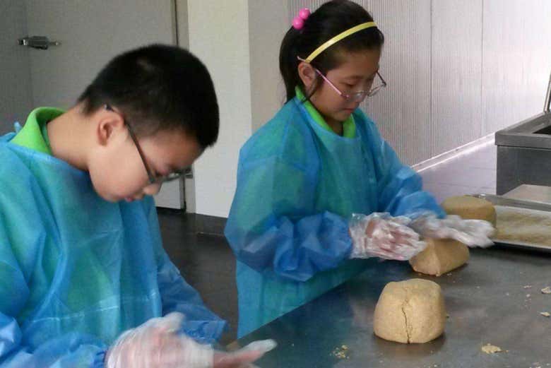 Preparando o lanche dos pandas