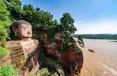 Tour privado por el Gran Buda de Leshan + Reserva de pandas