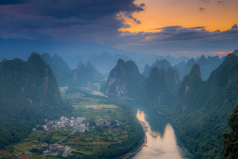 Dando la bienvenida al día en la montaña Xianggong 