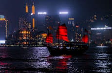 Crucero Symphony of Lights en barco tradicional