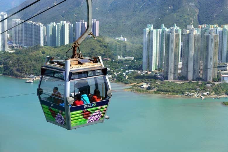 Subiendo en el teleférico al monte Ngong Ping