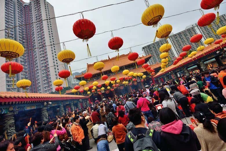 Disfrutando de las vistas del tempo Wong Tai Sin