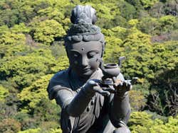 Estátua no monte Ngong Ping