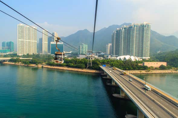 L'Isola di Lantau via terra, mare e aria