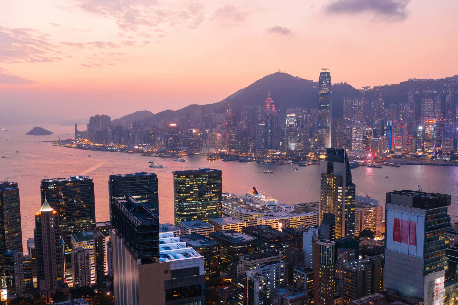 Tour privado por la isla de Hong Kong con guía en español