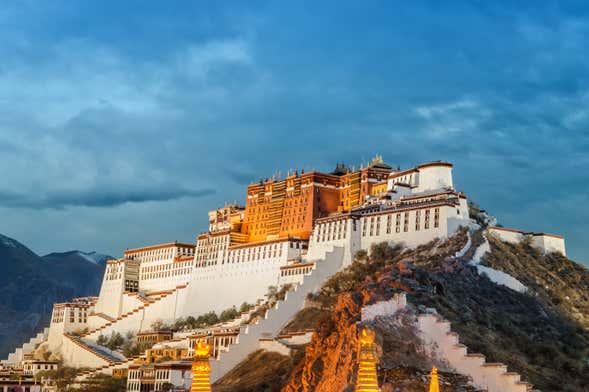 Tibet to Nepal: 7 Day Tour