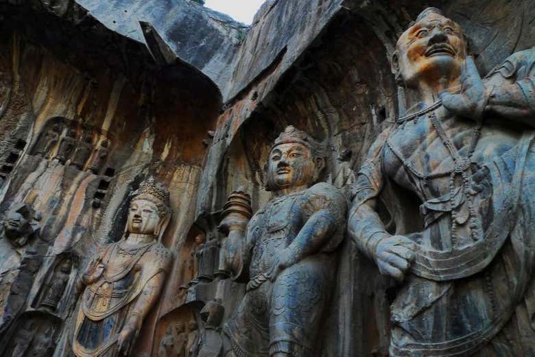 Várias figuras das grutas de Longmen