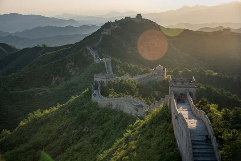Durante el atardecer en la Gran Muralla de Jinshanling