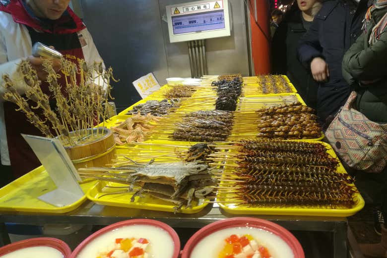 Brochetas de insectos