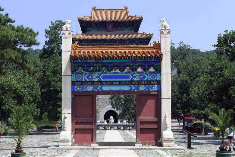 La entrada a las Tumbas de la Dinastía Ming