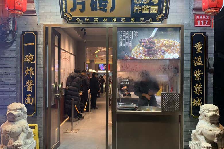 Entraremos a los locales más típicos