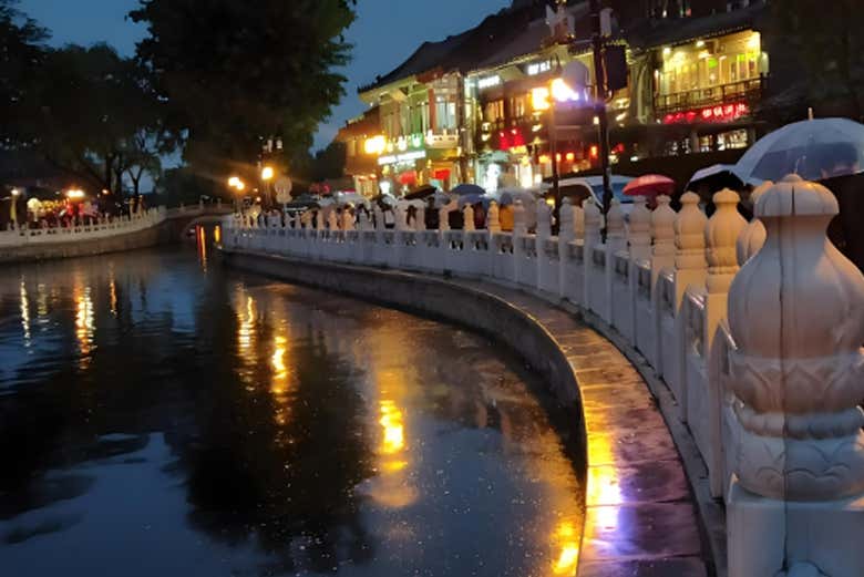 Vous vous promènerez le soir au bord du lac Houhai