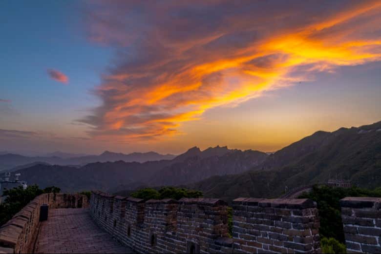 Contemplad una espectacular puesta de sol sobre la Gran Muralla