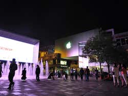 Shopping in Beijing, Sanlitun