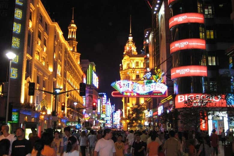Centro de Shanghái al caer la noche