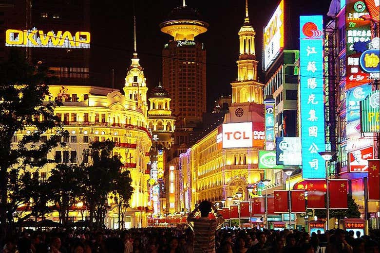 Carteles luminosos del centro de Shanghái