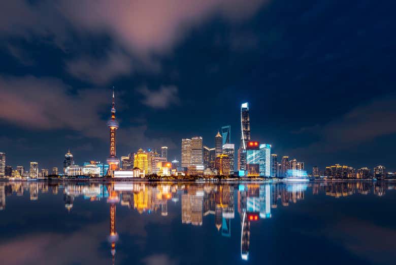 Il Bund illuminato di sera