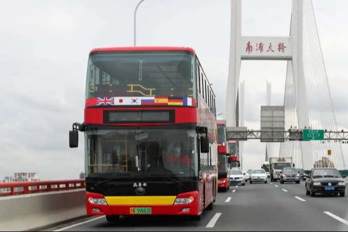 Cruzando el río Huangpu a bordo del autobús