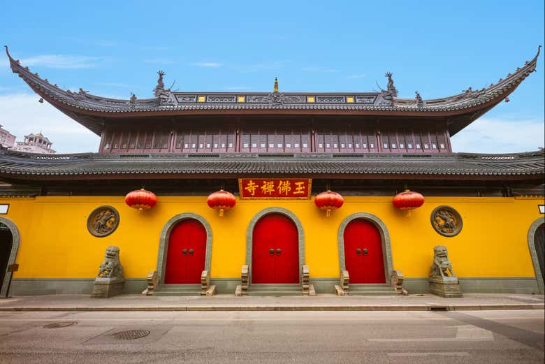 A fachada do Templo do Buda de Jade