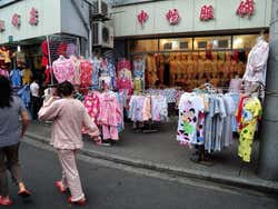 Ancienne tradition du pyjama de rue