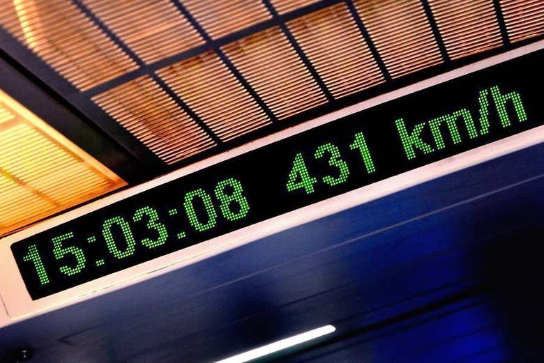 Tren Maglev a máxima velocidad