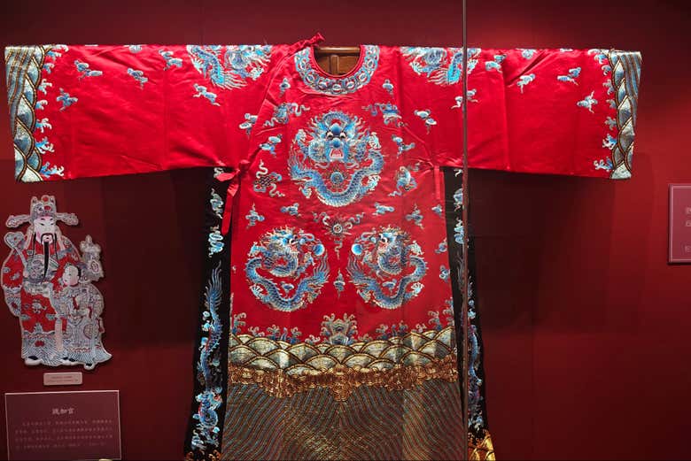 Traje expuesto en el Museo de la Seda