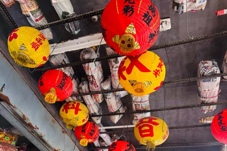 Unas linternas chinas tradicionales colgadas