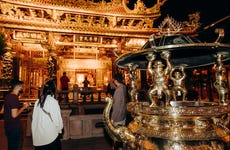 Longshan Temple & Surroundings Free Tour