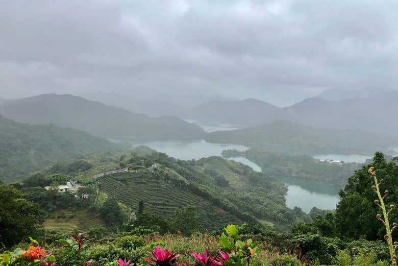 Marvel at the Thousand–Island Lake
