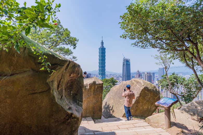 The viewpoint on Elephant Mountain