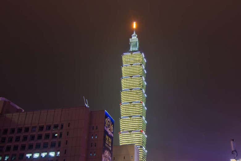 Taipei 101 lit up at night