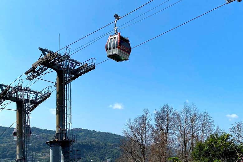 Experience the stunning views from the Maokong Cable Car