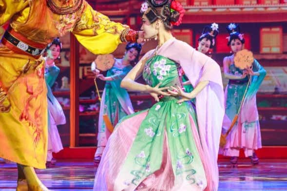 Traditional Chinese Dinner & Folk Show