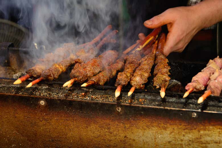 Pinchos morunos en el barrio musulmán de Xián
