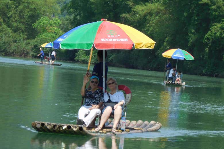 Descubriendo Yangshuo en balsa de bambú