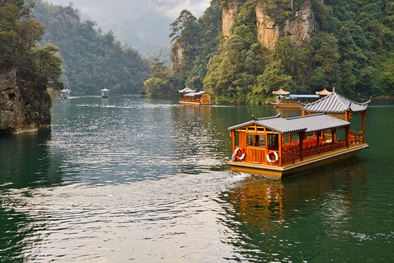 Casas barco no lago Baofeng