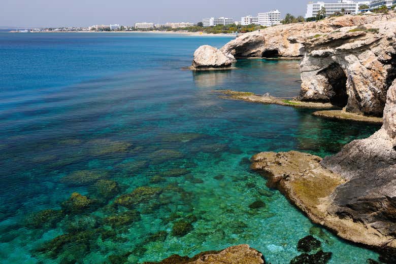 Cuevas marinas del Lago Azul