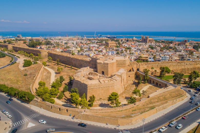 Vistas aéreas de la ciudad fortificada de Famagusta