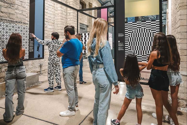 Aprendendo sobre paradoxos no Paradox Museum