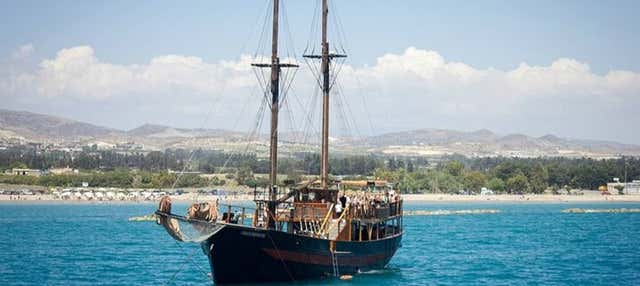 Passeio de barco pirata por Pafos
