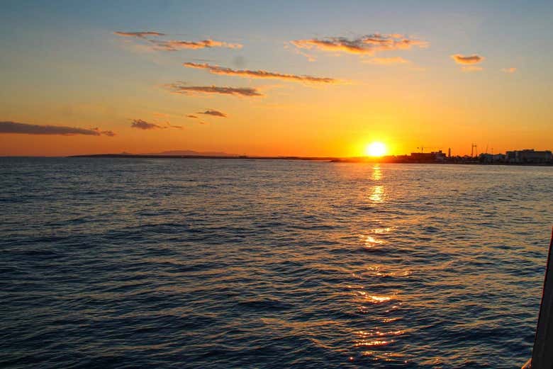 Atardecer sobre el agua de Protaras