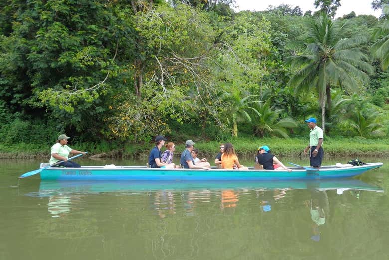 Passeio de canoa pelo rio Tundó