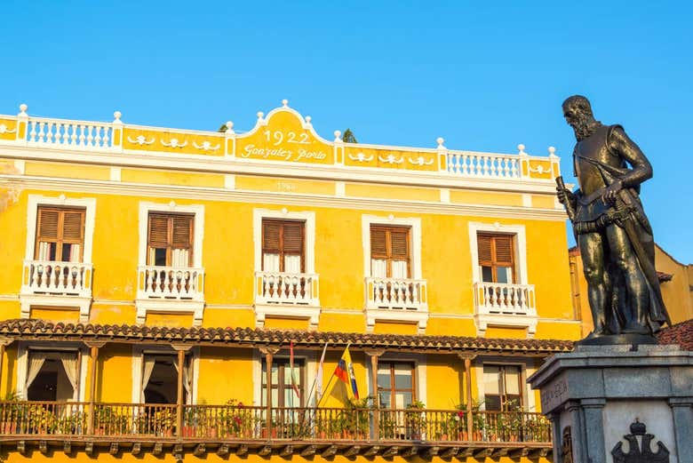 Pedro de Heredia statue