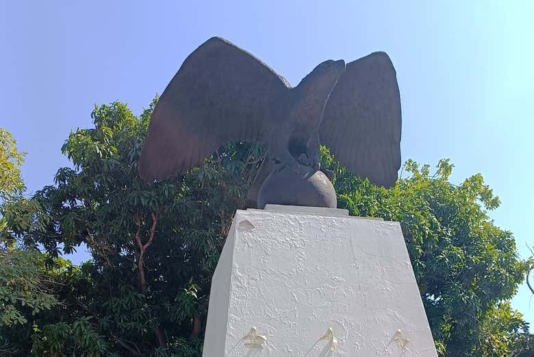 Admire valuable monuments in Barranquilla