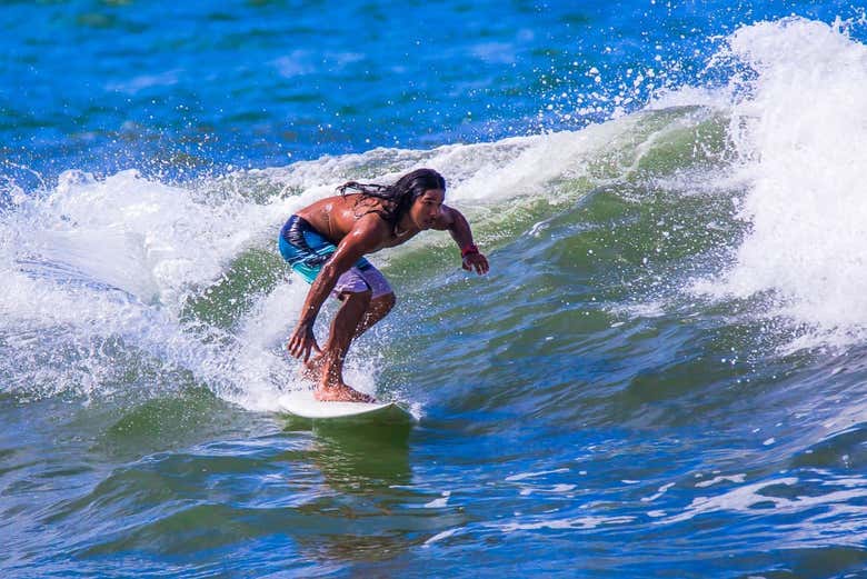 Surfista en la playa de Palomino