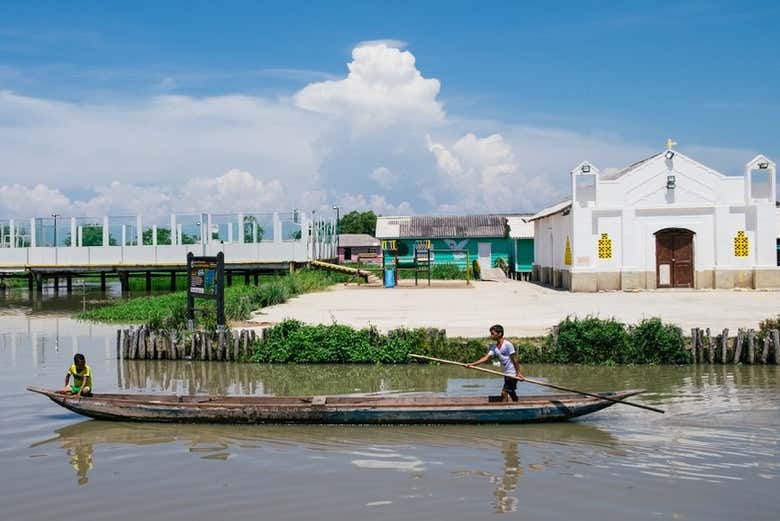 Durante a visita aos povoados palafitos